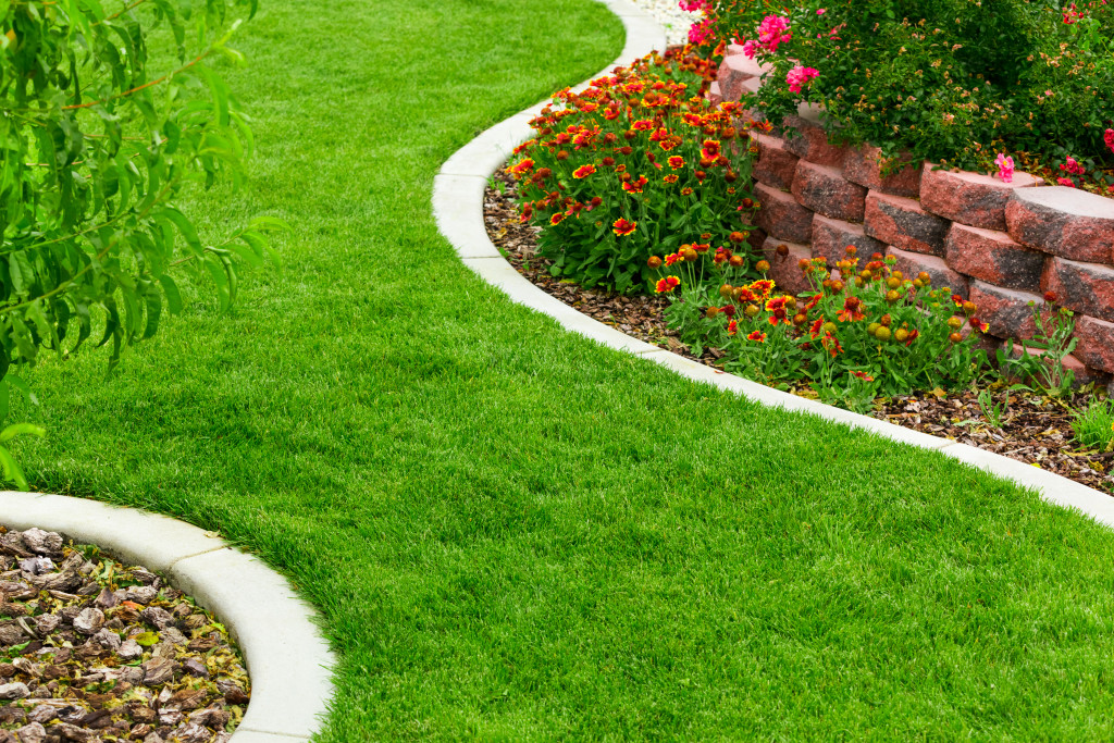 garden with hardscaping and plants and flowers