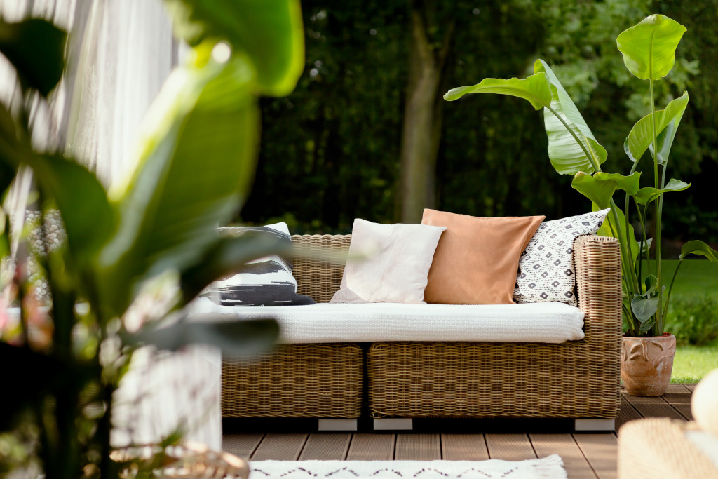 Sofa in the middle of a cozy garden.